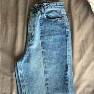 very cute two tone mom jeans!